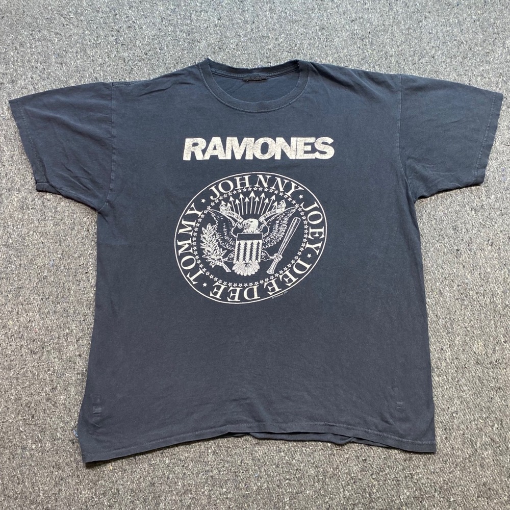 Ramones TShirt Sz XL Mens Black Grunge Distressed Band Logo Punk Rock Graphic